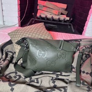 Gucci GG Embossed Leather Messenger / Crossbody Bag – Olive Green – Pristine